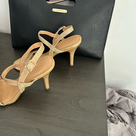 Laura  Conrad Sparkly Gold Heels Size 8 - Picture 4 of 4